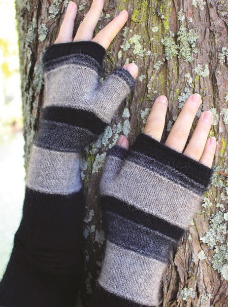 Taupo Possum merino gloves in silver by Lothlorian