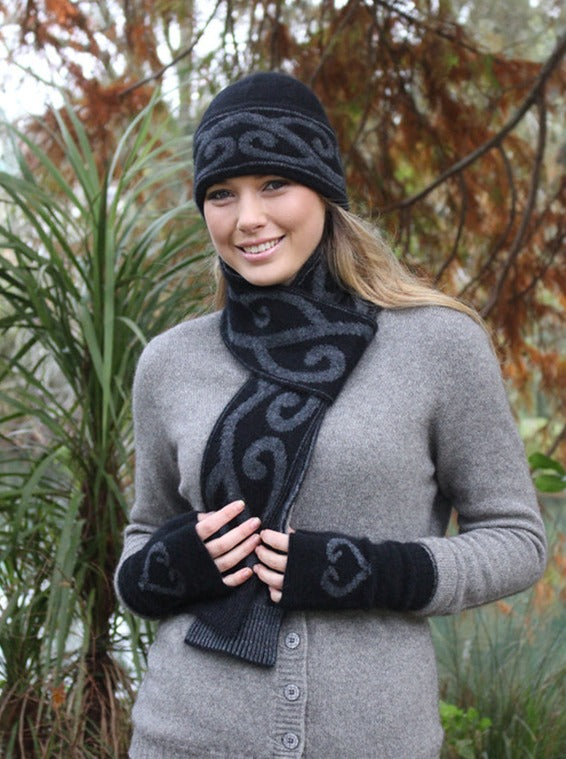 Aroha possum merino fingerless mittens in black