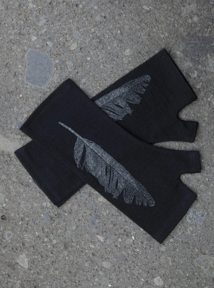 Crown & Feather Merino Fingerless Glove Black Feather