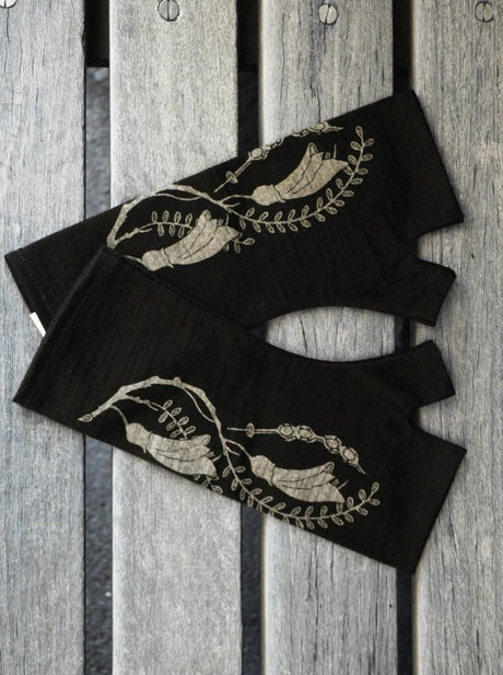 Crown & Feather Merino Fingerless Glove Black Kowhai