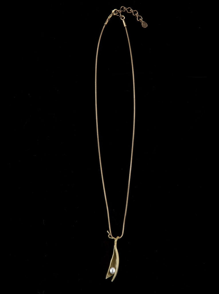 Michael Michaud 1 Pearl Pea pod necklace